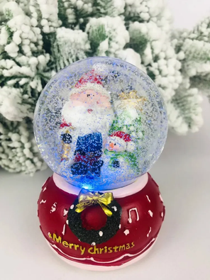 Фотография Новогодний сувенир 68068- Стеклянный шар Merry christmas с венком "Дед Мороз со снеговиком", музыкальный LED, 3*ААА, 8*8*11.5 см